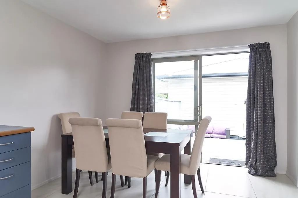 Merino Villa 1 - Christchurch Holiday Homes New Zealand